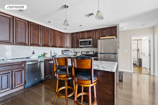 Foto del edificio - 5332 62nd St