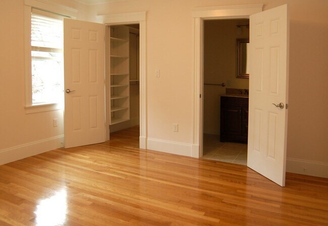 Foto del edificio - 75 Bennett St