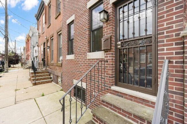 Building Photo - 2628 Ellsworth St