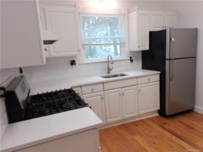 Building Photo - 440 Piermont Ave