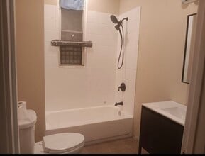 Building Photo - 5005 W Chicago Ave