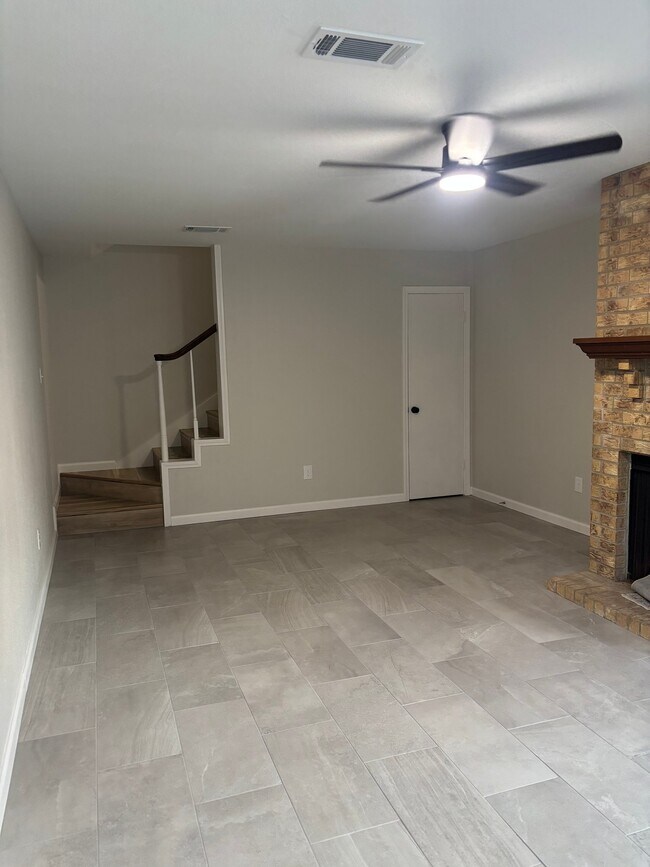 Building Photo - 8585 Glen Meadow Ln
