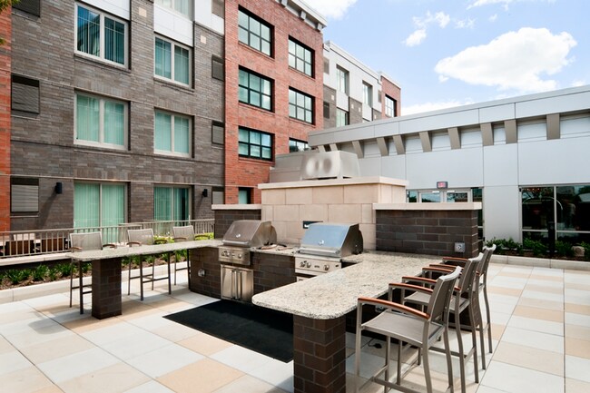 Foto del edificio - 1575 Harbor Blvd