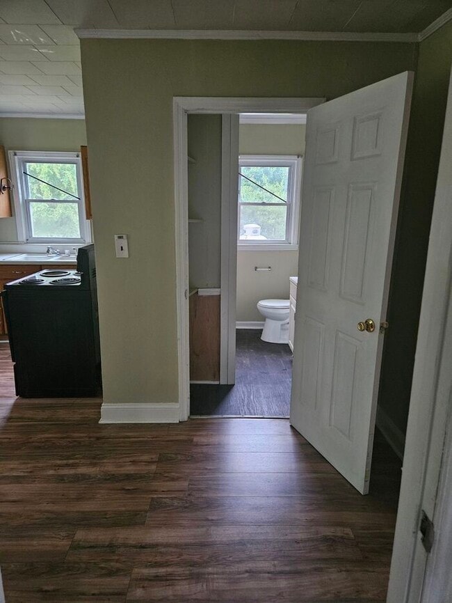 Building Photo - Single Family