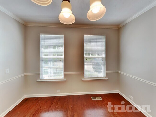 Building Photo - 6429 Sunnywood Dr