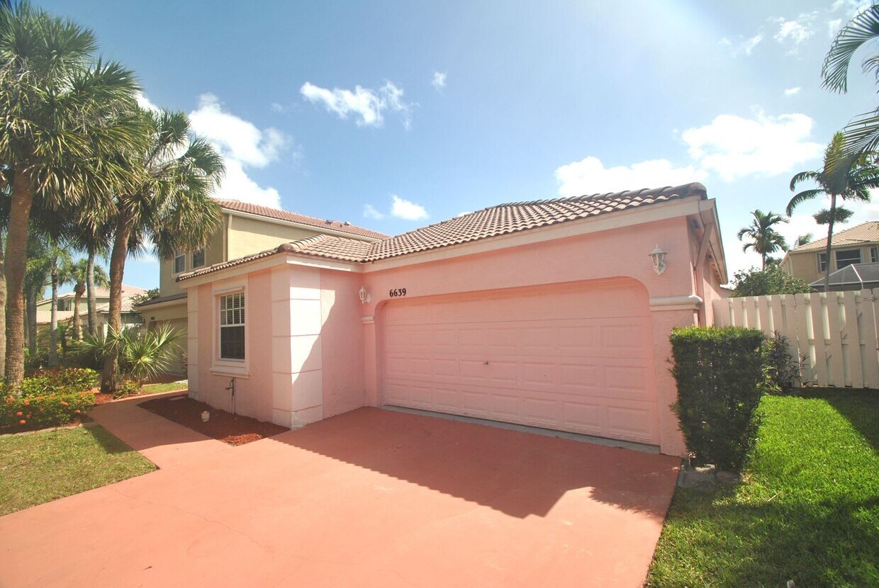 Foto principal - 6639 Columbia Ave