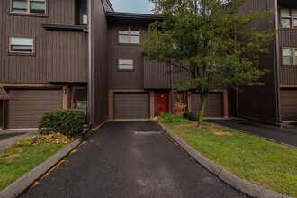 Building Photo - 166 Natchaug Dr