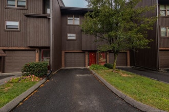 Building Photo - 166 Natchaug Dr
