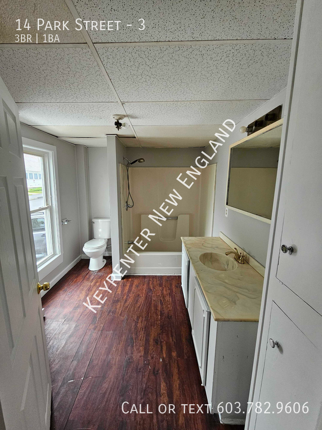 Building Photo - 3 Bedroom Townhouse Available!