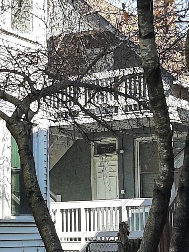 Foto del edificio - 2159 N Bell Ave