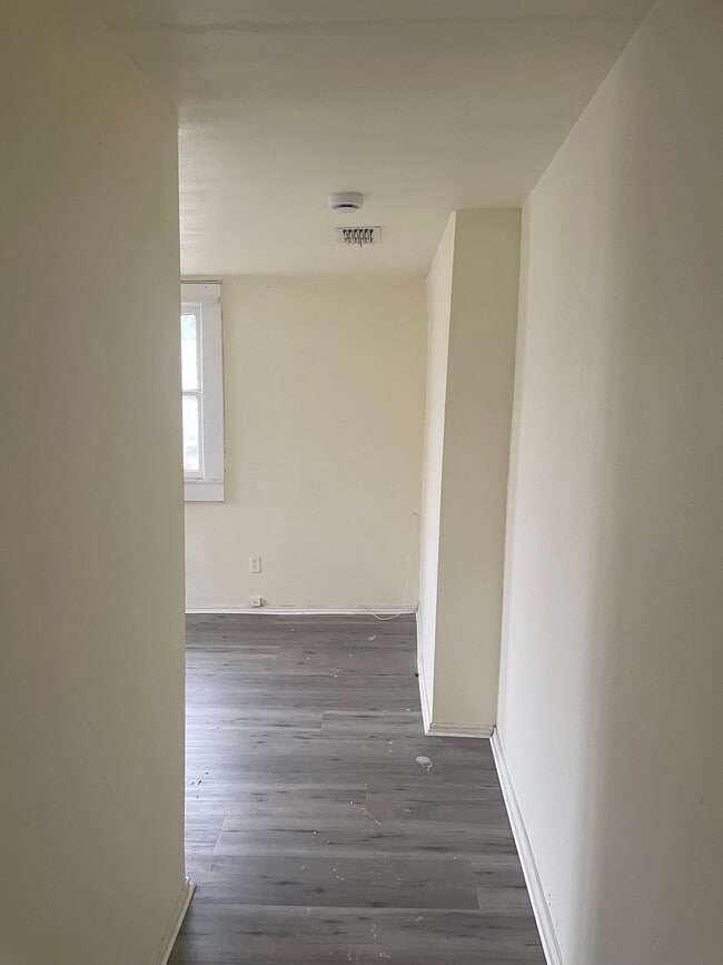 Building Photo - 446 S Texas Ave