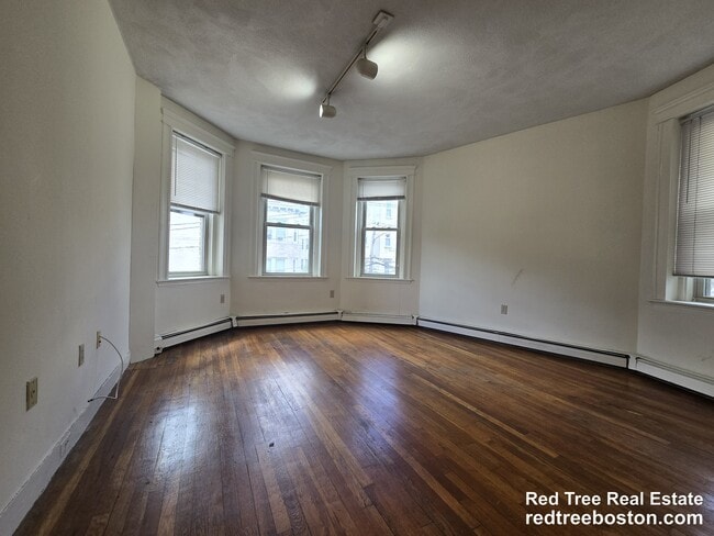 Building Photo - 15 Colborne Rd