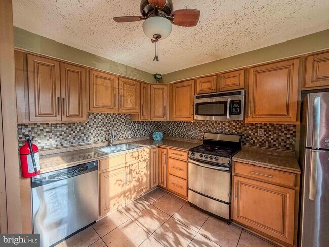 Building Photo - 58 Vanderbilt Ct