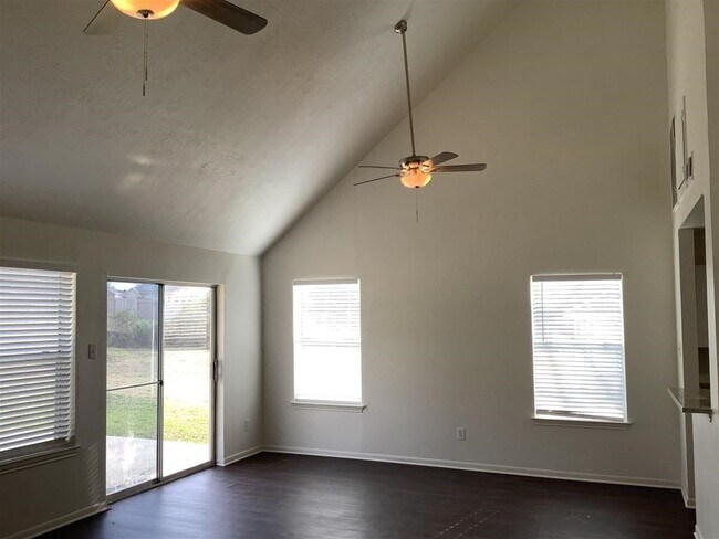 Foto del edificio - 13318 Hilltop Cir