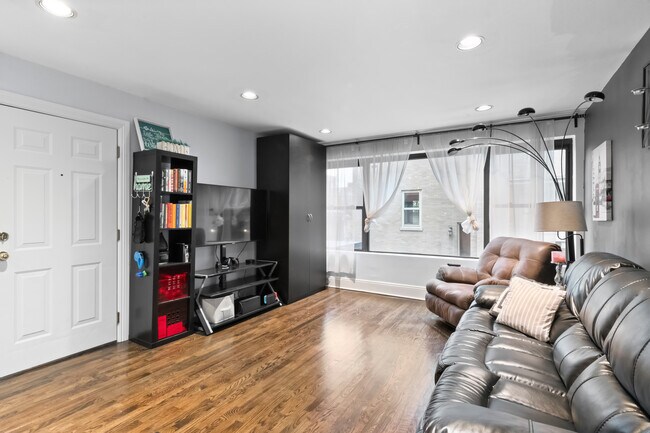 Foto del edificio - 7423 N Sheridan Rd