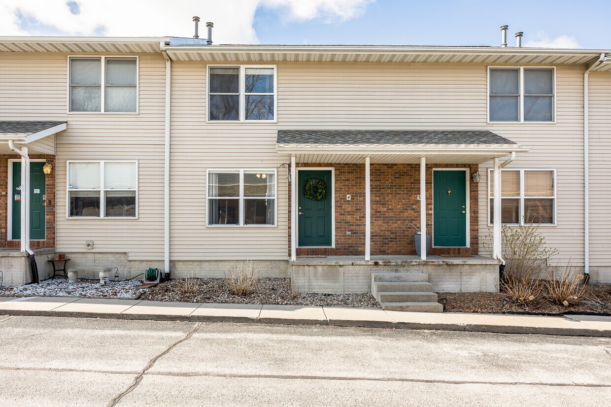 957 Boston Way, Coralville, IA 52241 Townhome Rentals in Coralville