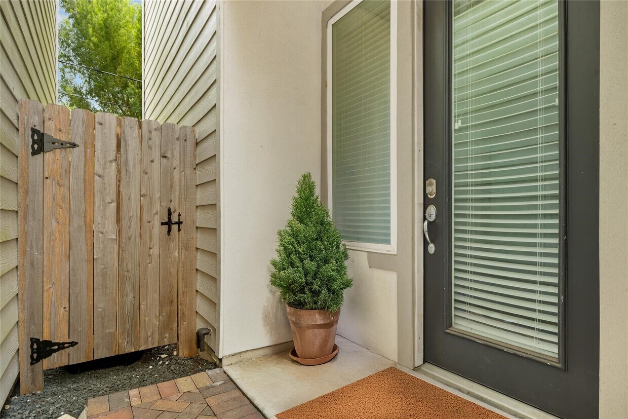 Foto principal - 147 Knightsbridge Park Ln