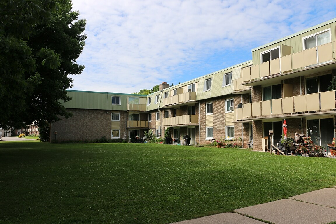 Primary Photo - 6th Street Apartments