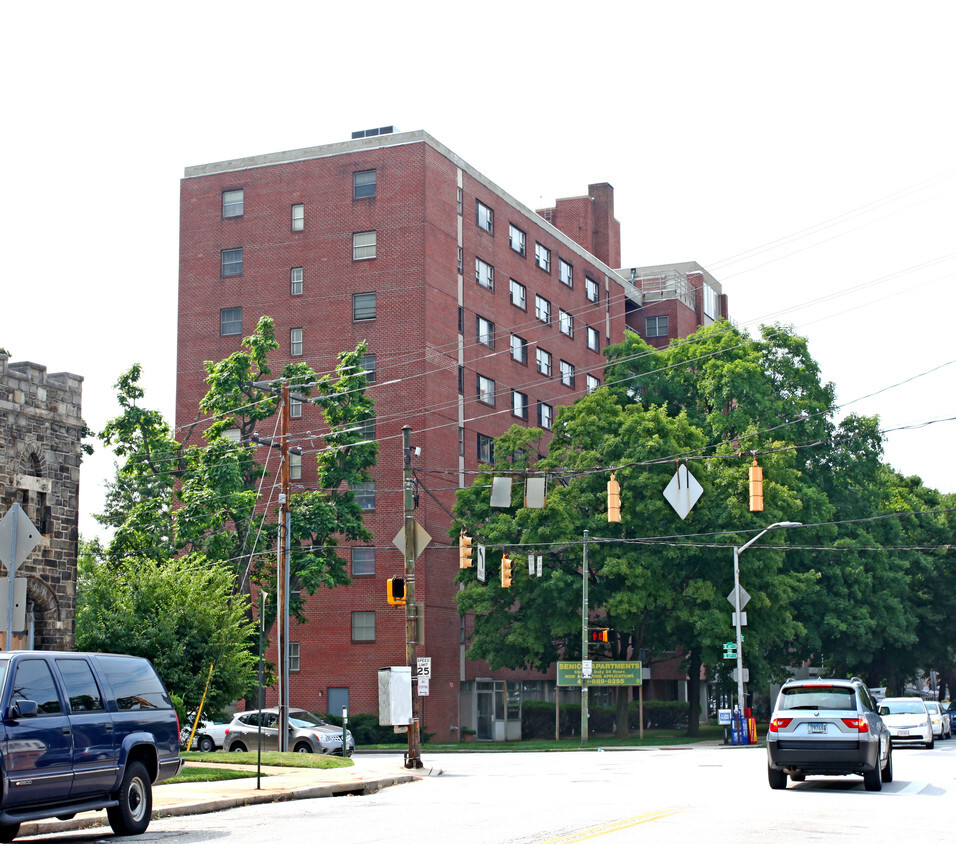 Foto del edificio - Roland View Towers SENIOR HOUSING