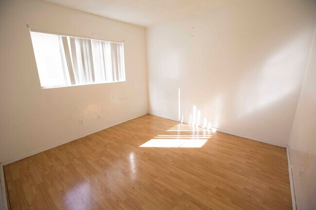 Foto del edificio - 1235 Boynton St