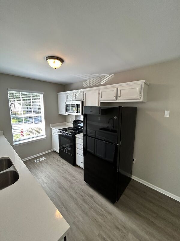 Foto del edificio - 5012 Greer Station Dr