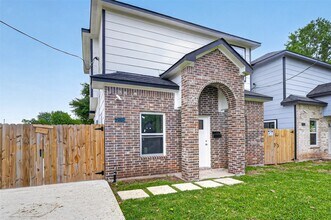 Building Photo - 9009 Hilda St