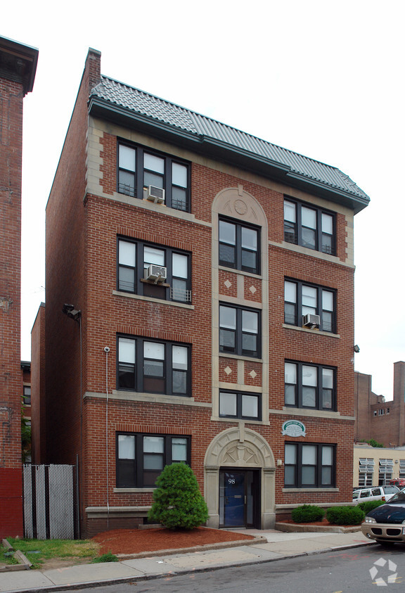 Building Photo - 98 High St