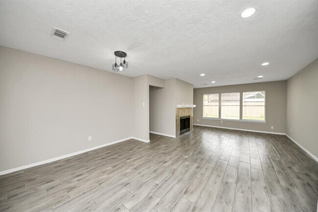 Foto del edificio - 4915 Pecan Grove Dr