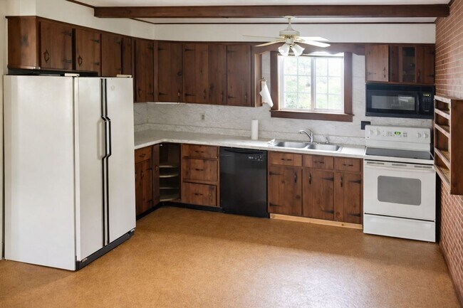 Foto del edificio - Spacious 5-Bedroom, 4-Bathroom Home Near UVM & Downtown Burlington (10 Walnut St)