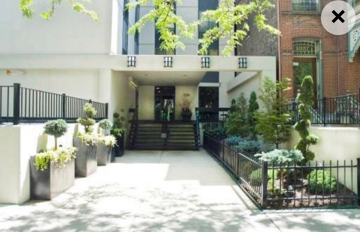 Foto principal - 1339 N Dearborn St