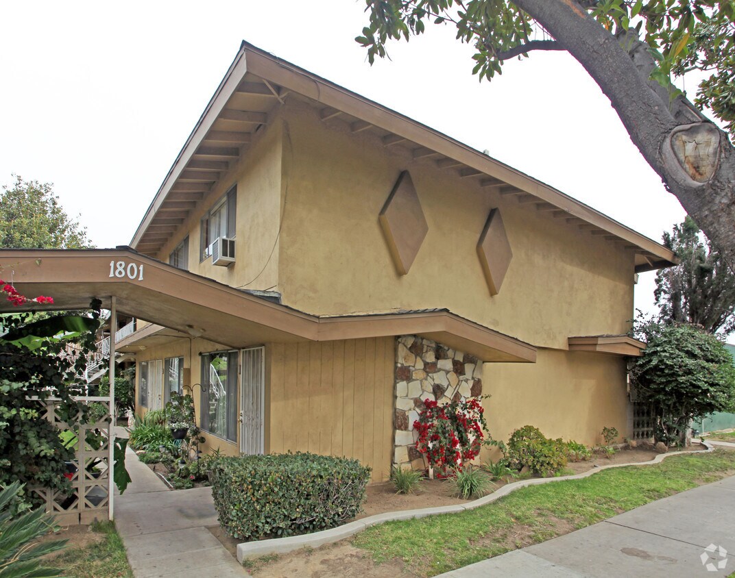 Building Photo - 1801 E Wilson Ave