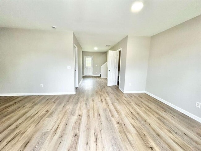 Foto del edificio - 739 Wheel House Ln