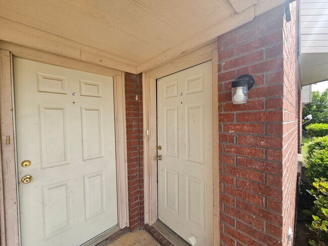 Foto del edificio - AVAILABLE NOW!