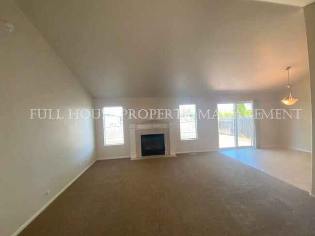 Building Photo - 3 br, 2 bath House - 6049 Pine Ridge Pl.