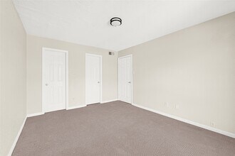 Building Photo - 8100 Creekbend Dr