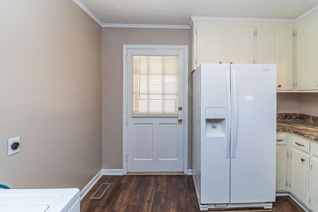 Foto del edificio - Adorable Brick Ranch 3 BR | 1.5 BA in Goldsboro