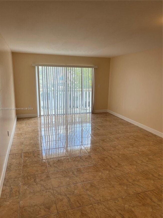 Building Photo - 15201 NE 6th Avenue C212, Miami, FL 33162
