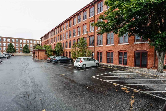 Building Photo - 471 Silver St