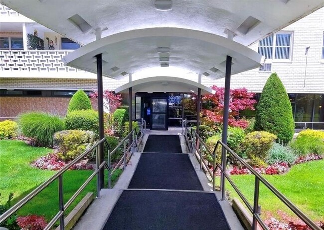 Foto del edificio - 1311 Brightwater Ave
