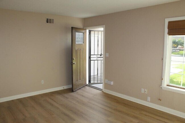 Foto del edificio - 3Bed/2Bath Upgraded Home off Mira Mesa Blvd~ Lepus