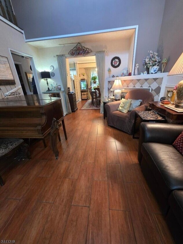 Foto del edificio - 223 Coldspring Ct