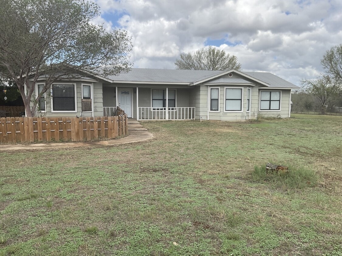 160 Parkfield, Pleasanton, TX 78064 House Rental in Pleasanton, TX