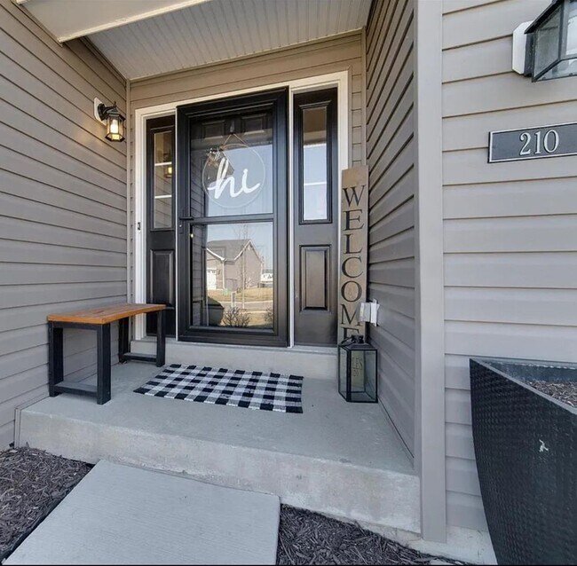 Building Photo - Spacious 4BR House in Saint Charles