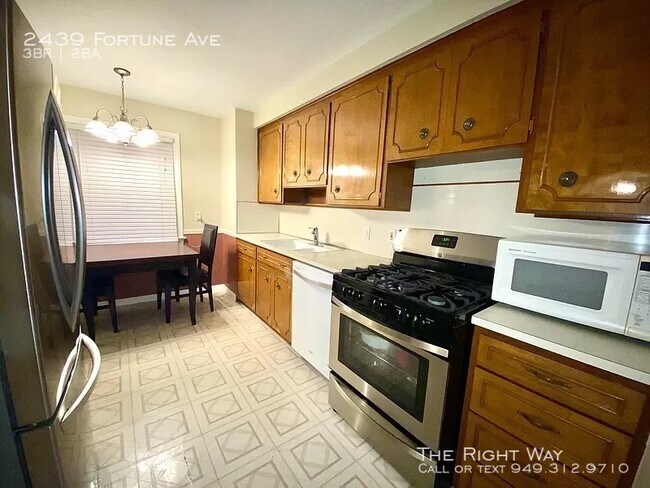 Building Photo - 2439 Fortune Ave