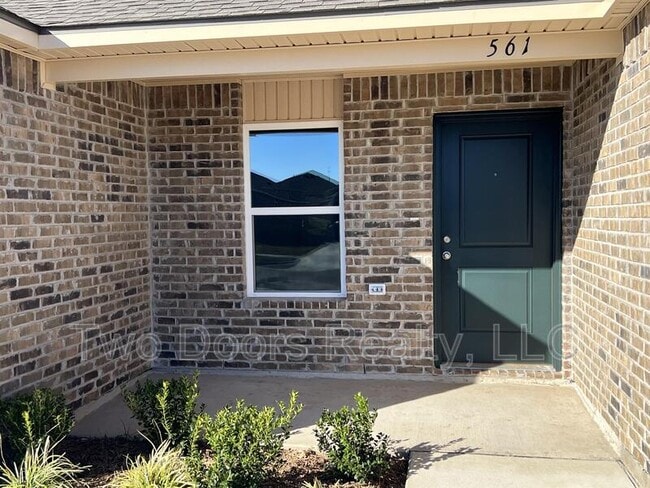 Building Photo - 561 SE 3rd Ter