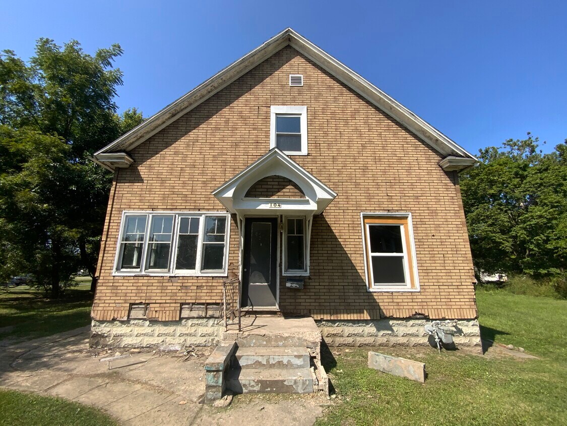 104 Nicklas Ave, Danville, IL 61832 House Rental in Danville, IL