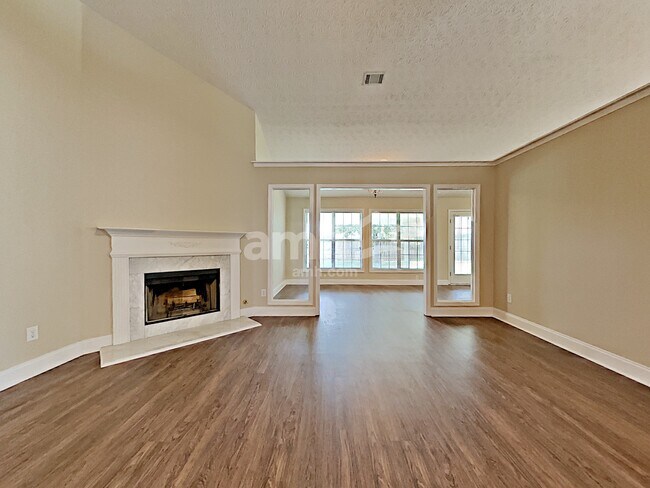 Building Photo - 3195 Victoria Park Drive