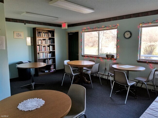 Building Photo - 1 br, 1 bath  - Scottish Pines Apartments