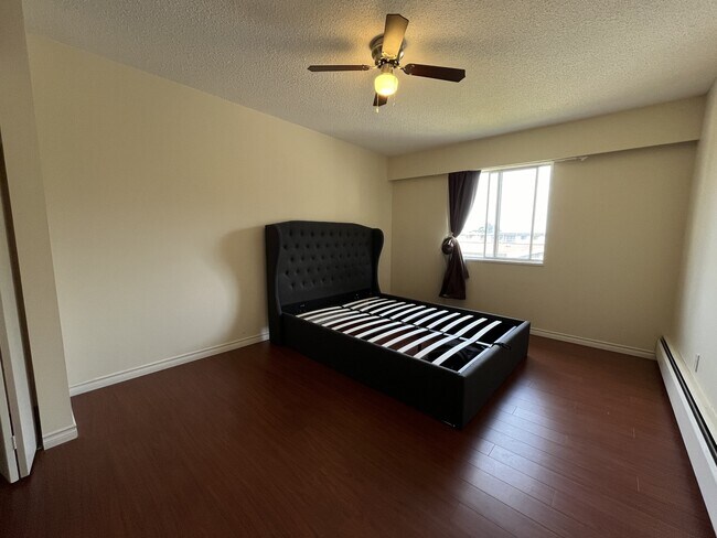 Building Photo - 11816-11888 88 Ave