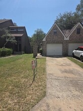 Building Photo - 8111 Baywood Dr